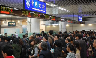 【视频】圣诞假期首日60万人次出港 旅业者：客量达疫前9成
