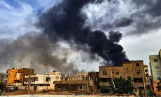 【视频】苏丹武装冲突双方激烈交火 电力网络通信大范围中断