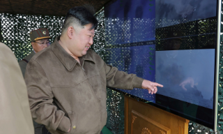 【视频】金正恩亲自指挥核反击模拟演习 准确命中352公里外目标