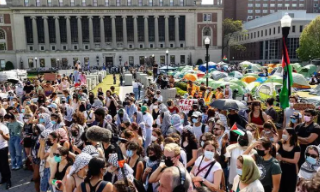 【视频】哥伦比亚大学要求反战学生离开营地期限已过 学生表明不会离开