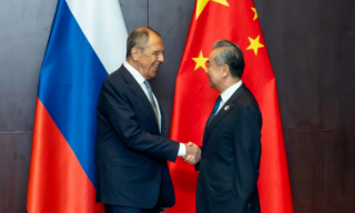 【视频】王毅出席东亚合作系列外长会 分别与俄罗斯及印度外长会晤