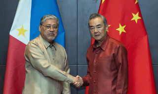 【视频】王毅促菲律宾不要出尔反尔 否则将坚决回应