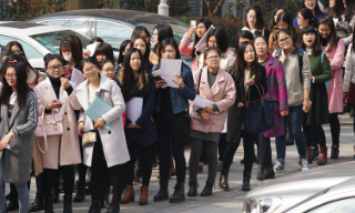 国常会：提振消费摆到更突出位置 大力支持居民增加收入