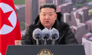 金正恩时隔4年在金正日生日参拜锦绣山太阳宫