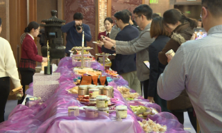 【视频】广东开放团组日特色零食招待媒体  陈皮水一抢而空