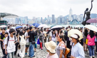 【视频】李家超：五一黄金周访港旅客达110万按年升逾两成 丁财两旺