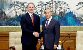 【视频】王毅会见美国新任驻华大使：坚决反对美方出台一系列消极举措