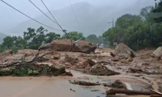 韩国连日暴雨增至19死9失踪 李...