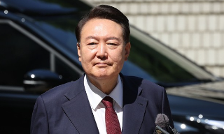 尹锡悦再次激烈拒捕 尹方律师称十...