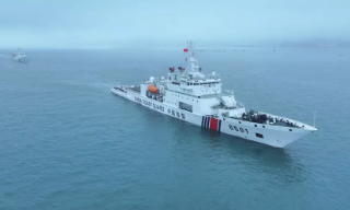 中国海警：菲公务船无视多次严正警告 故意冲撞中方正常执法海警船