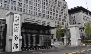 中方促美方及相关企业尊重多边经贸...