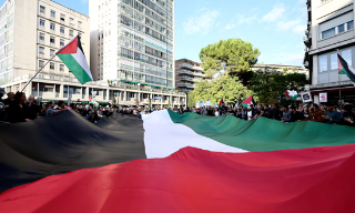 世界杯外围赛｜数千人游行示威 支持巴勒斯坦抗议者与警方发生冲突