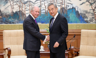 【视频】王毅：脱钩断链不是现实理性选择 中美应开展有效沟通